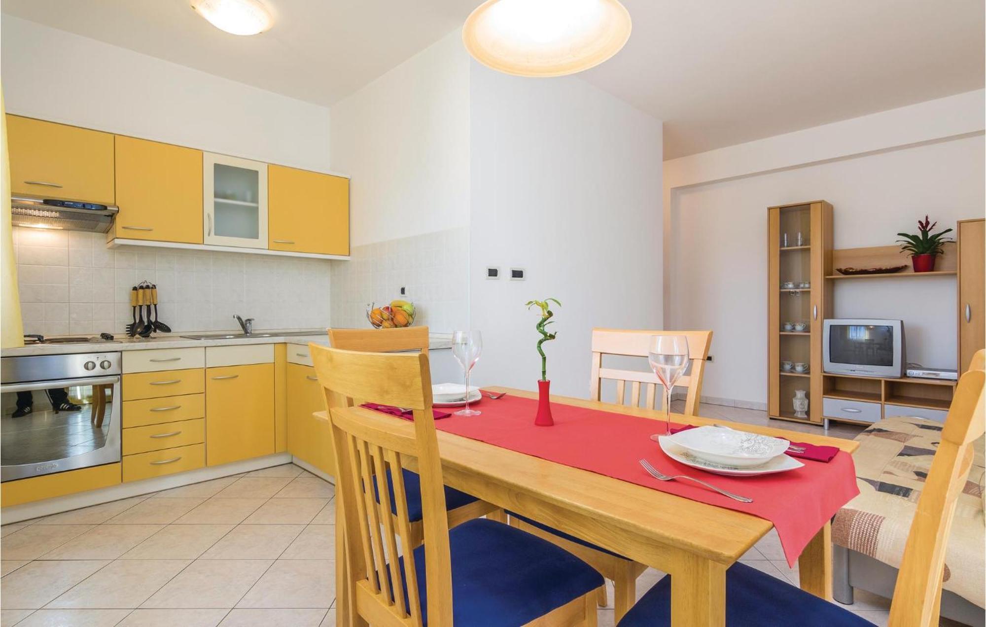 Cozy Apartment In Porec With Wifi Ngoại thất bức ảnh