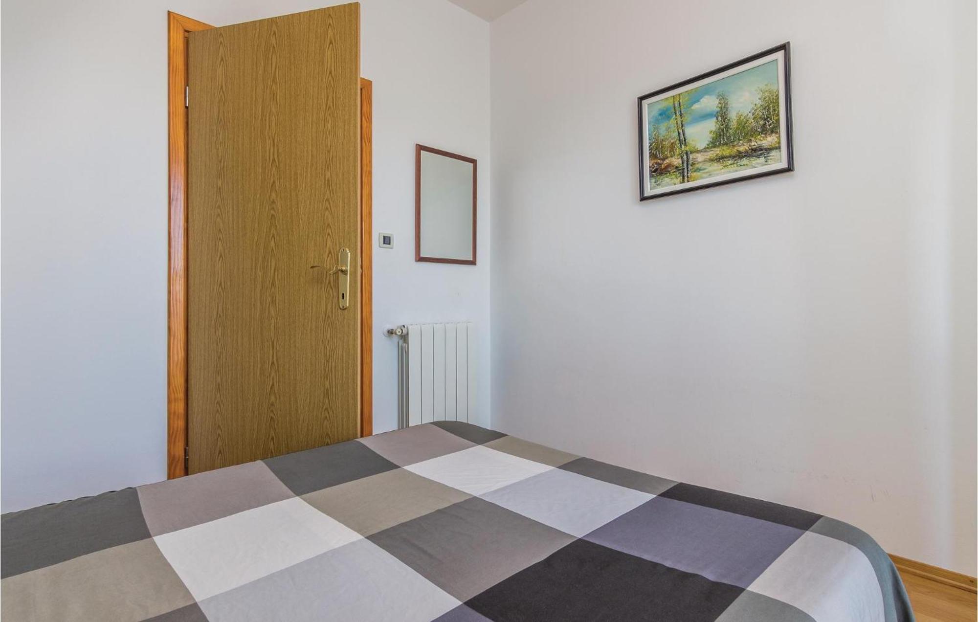 Cozy Apartment In Porec With Wifi Ngoại thất bức ảnh