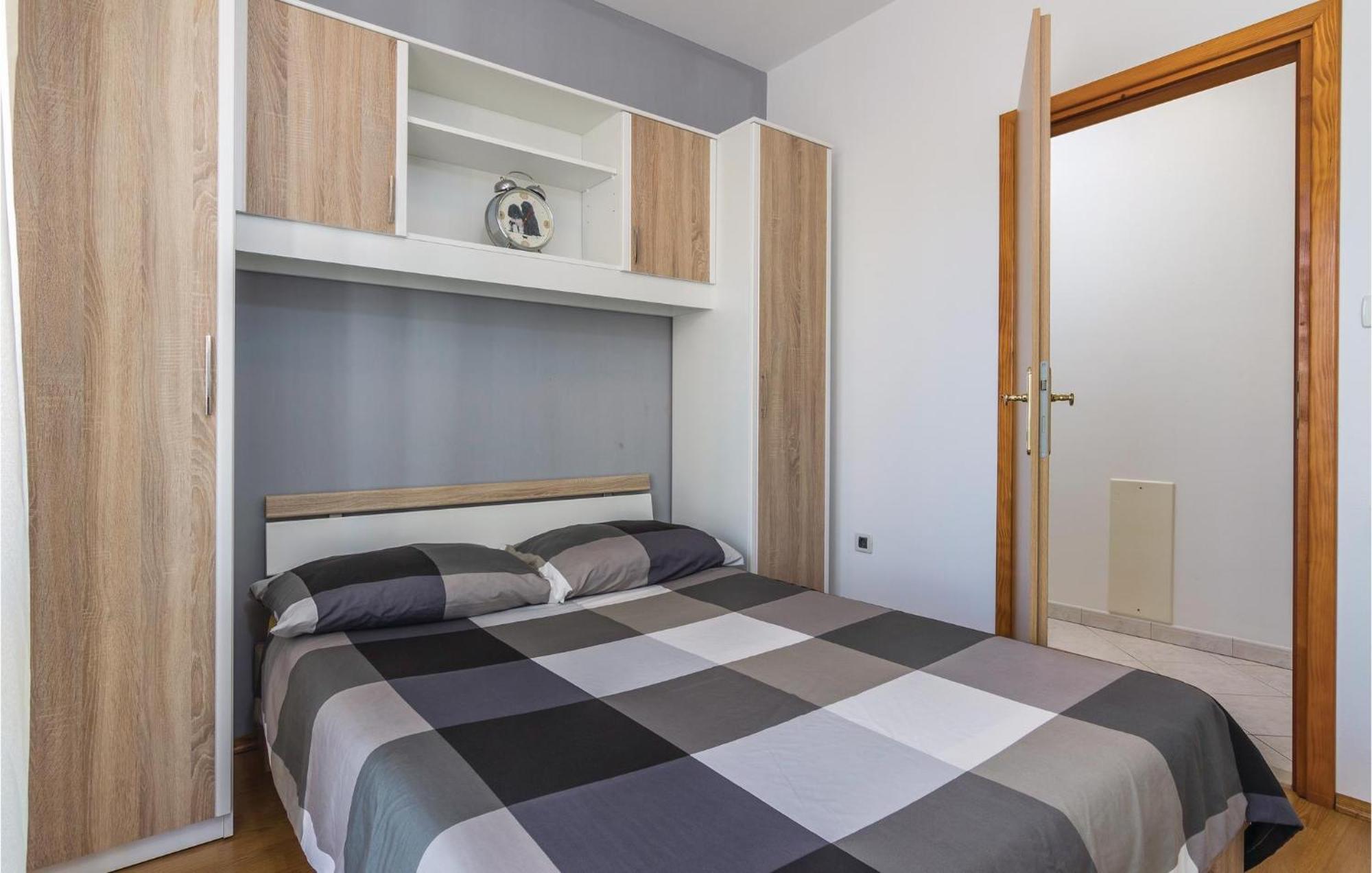 Cozy Apartment In Porec With Wifi Ngoại thất bức ảnh