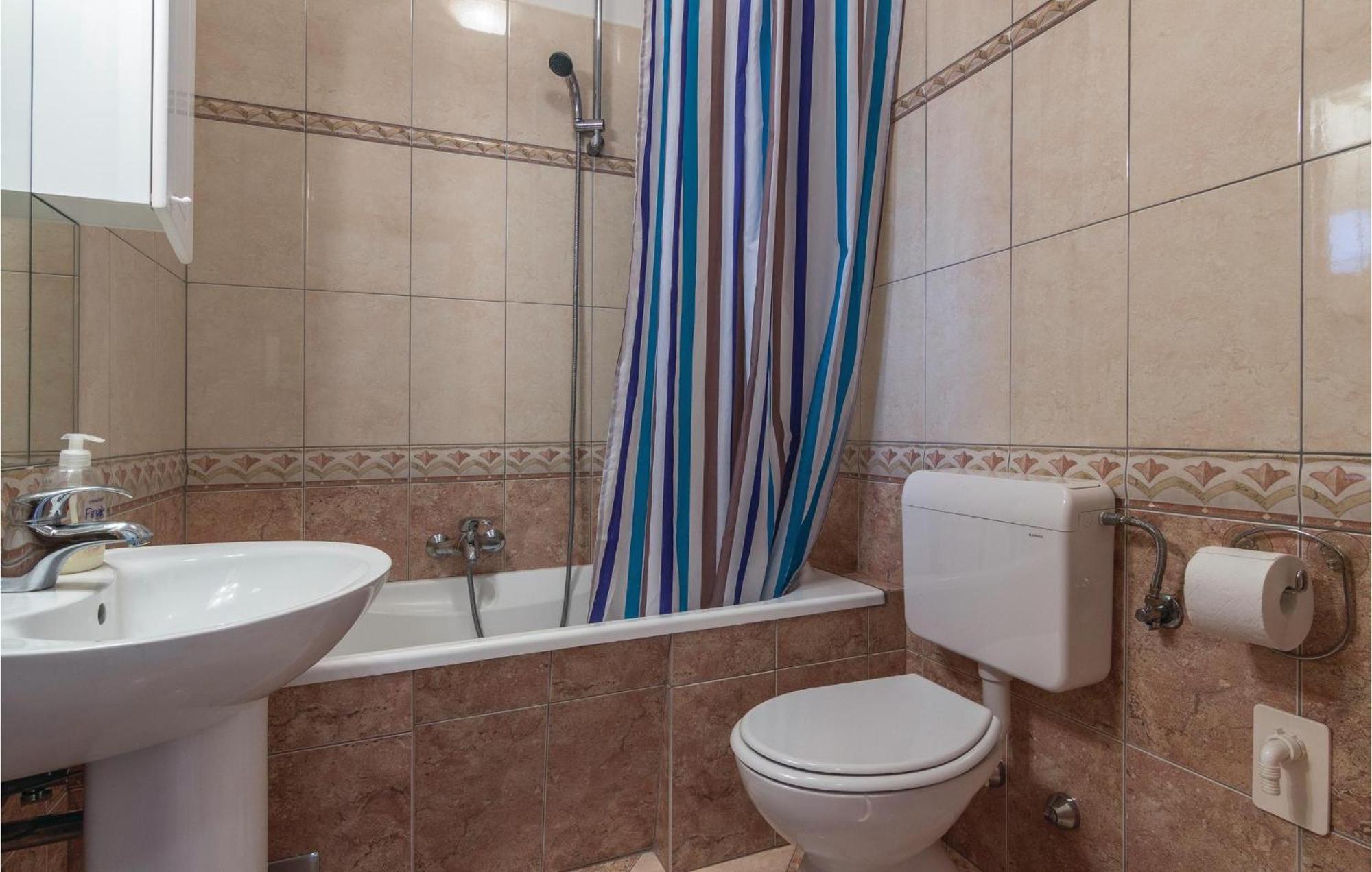 Cozy Apartment In Porec With Wifi Ngoại thất bức ảnh